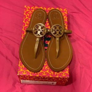 Tory Burch Mini Miller Flat Thong Veg Leather